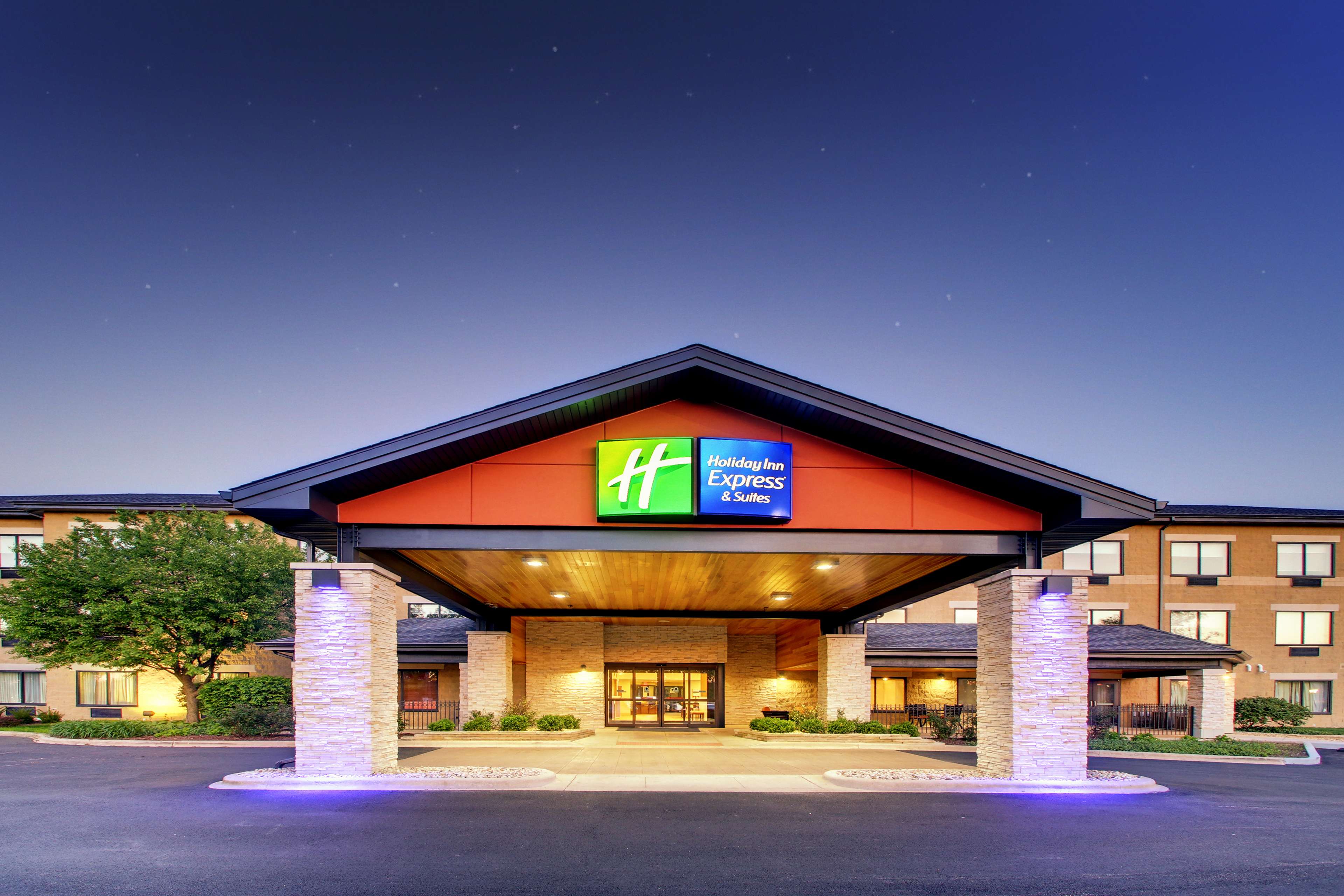 Holiday Inn Express & Suites Aurora - Naperville - Enjoy Illinois